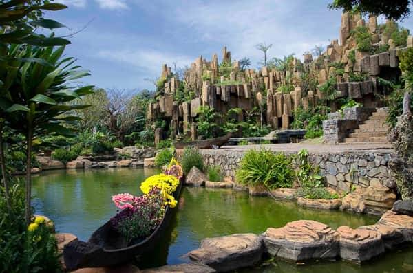 trung-nguyen-coffee-village-the-southcentral-coasts-and-highlands-low.jpg Деревня Trung Nguyen в Буометуот